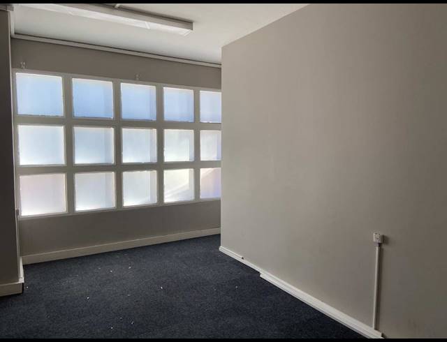 137M² OFFICE TO LET IN TOKAI